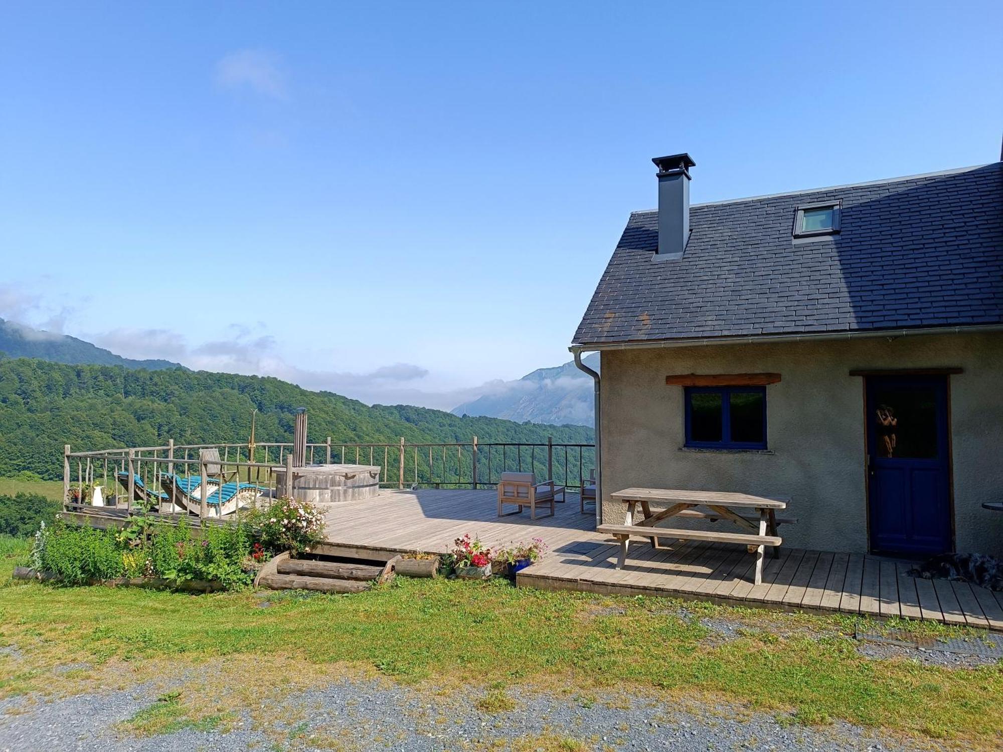 Le Panoramique Villa Campan Luaran gambar